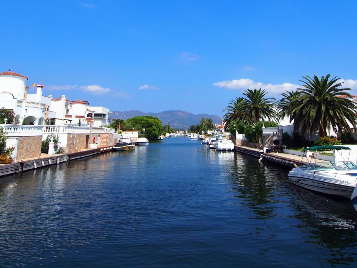 Holiday Home Requesens Canal إمبوريابرافا المظهر الخارجي الصورة