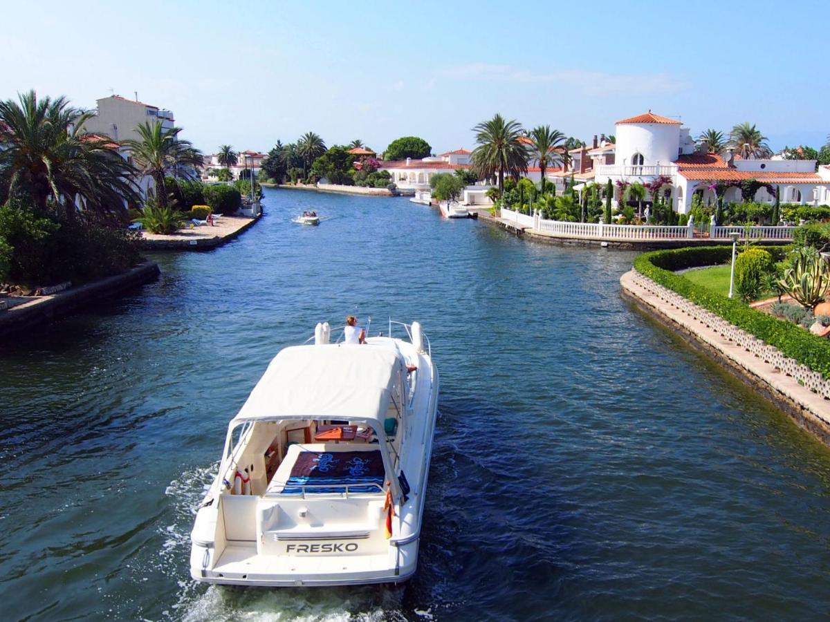 Holiday Home Requesens Canal إمبوريابرافا المظهر الخارجي الصورة