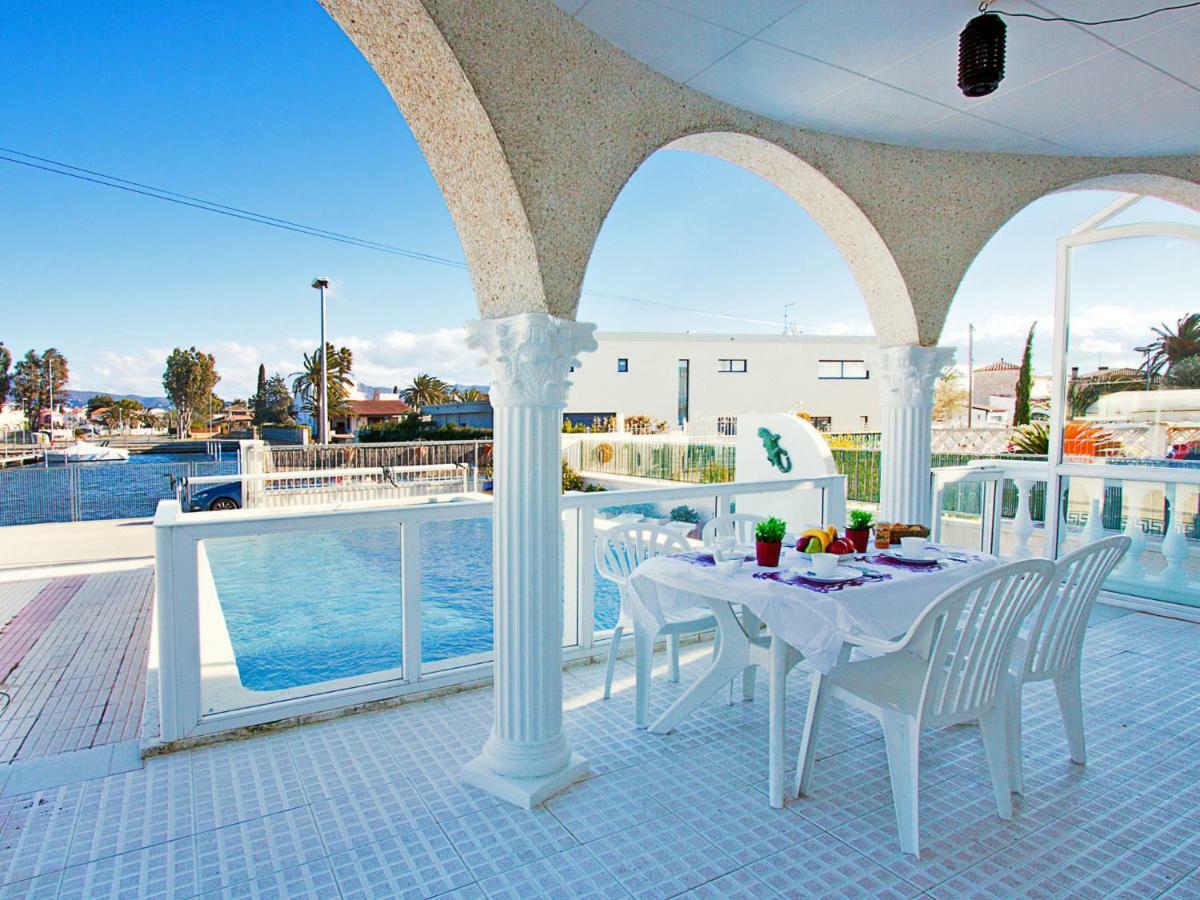 Holiday Home Requesens Canal إمبوريابرافا المظهر الخارجي الصورة